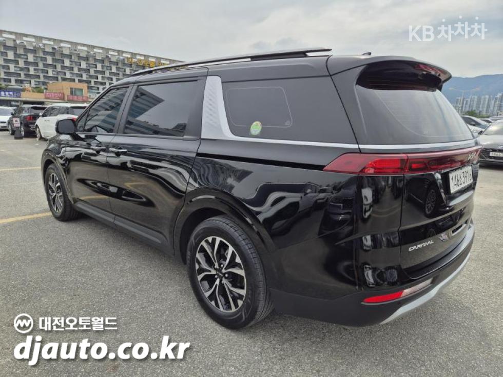 Kia Carnival — miniaturë 4