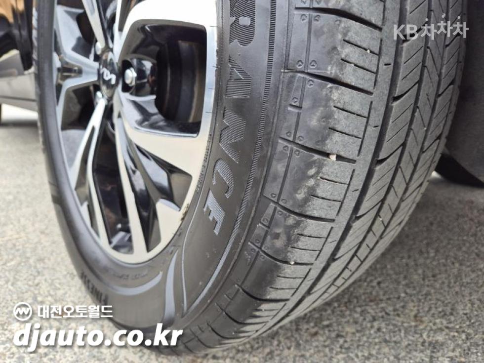 Kia Carnival — miniaturë 8