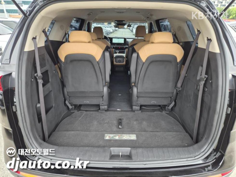 Kia Carnival — miniaturë 9