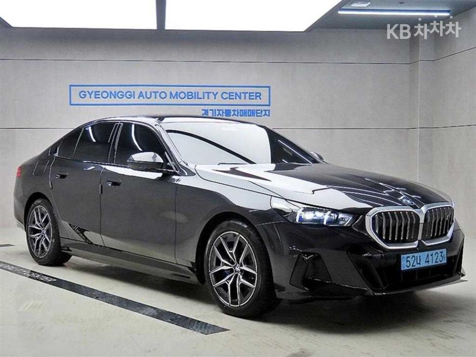 BMW i5