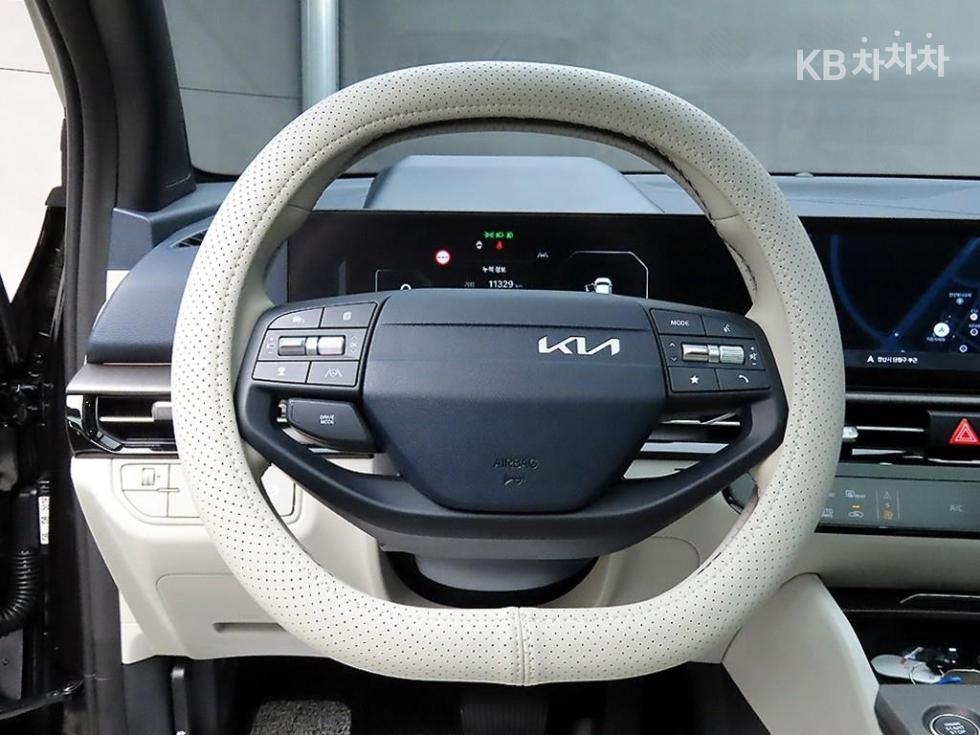 2025 Kia Used Car photo