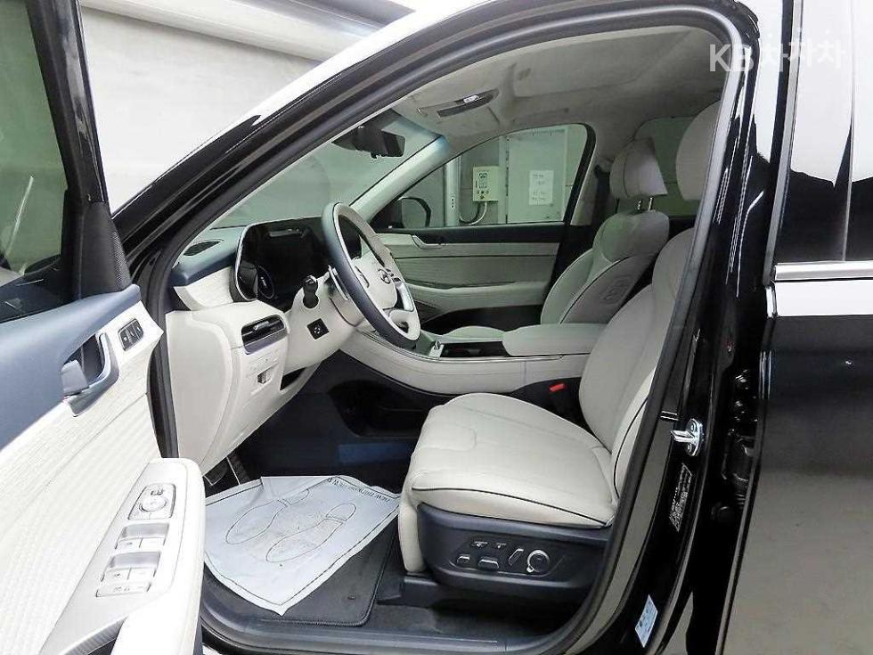 2025 Hyundai Used Car photo