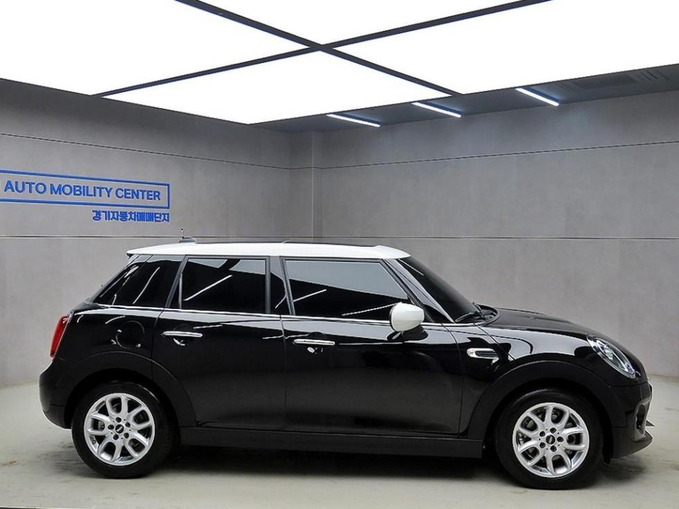 2021 MINI 5 photo