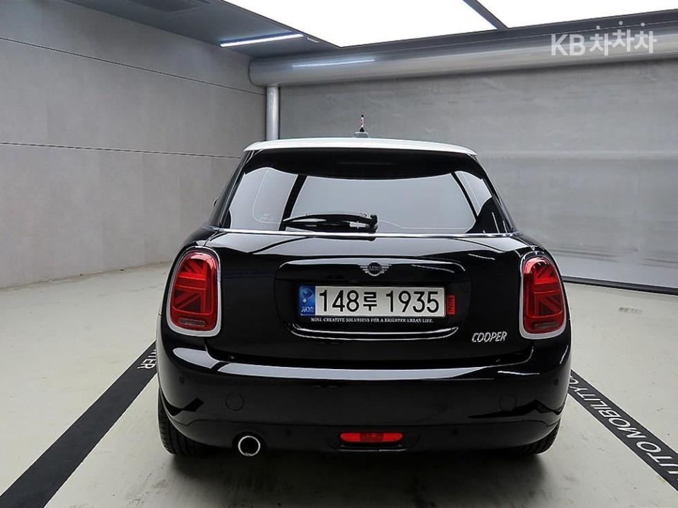 2021 MINI 5 photo