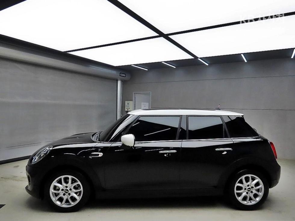 2021 MINI 5 photo