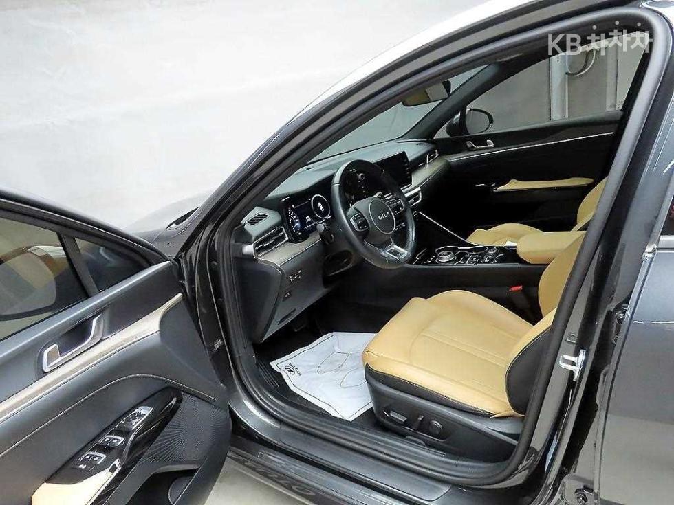 2023 Kia K5 3 photo