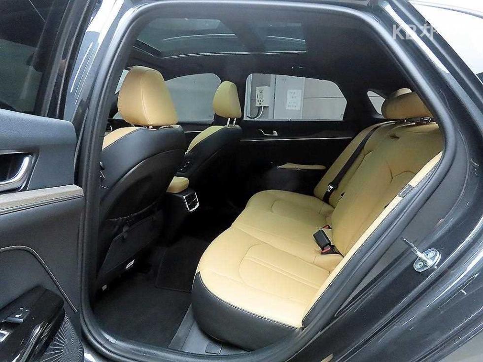 2023 Kia K5 3 photo