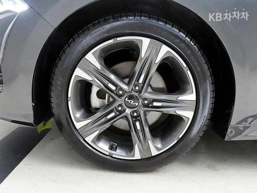 2023 Kia K5 3 photo