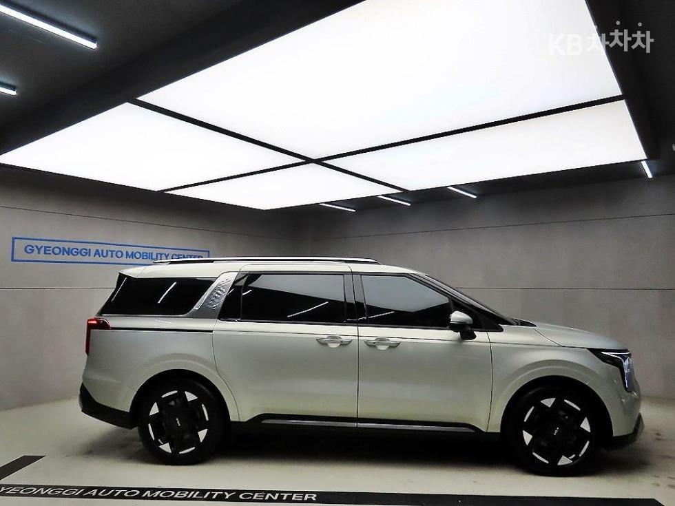 Kia Carnival — miniaturë 2