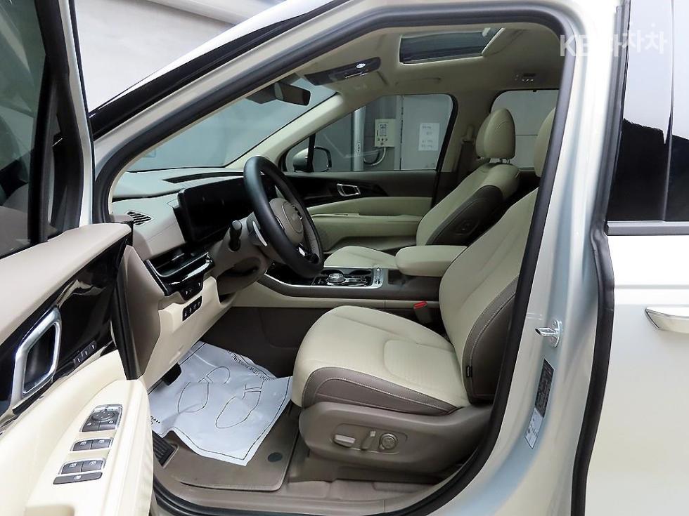 Kia Carnival — miniaturë 5