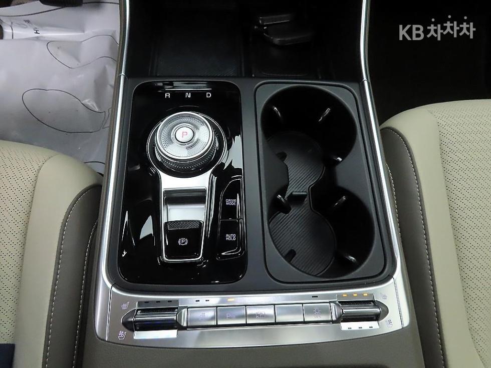 Kia Carnival — miniaturë 10