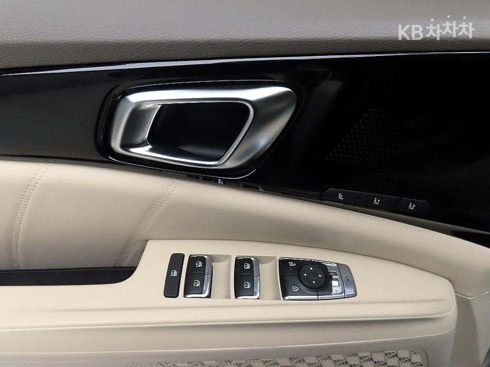 Kia Carnival — miniaturë 11