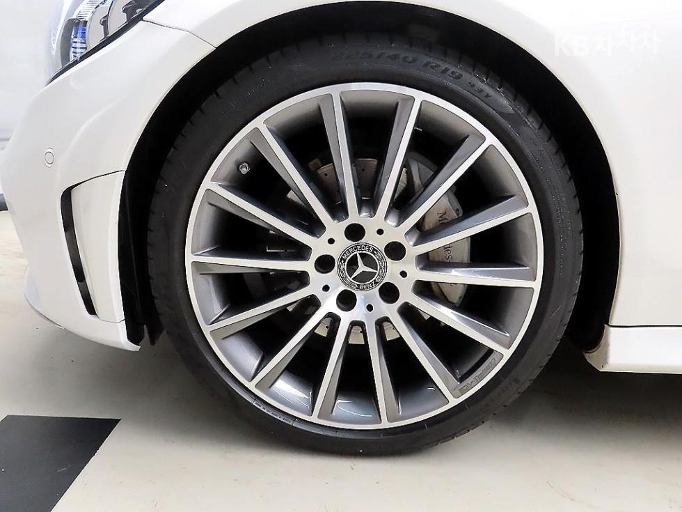 2022 Mercedes-Benz C photo