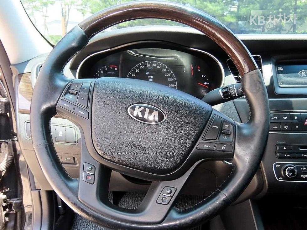 Kia K7 — miniaturë 8