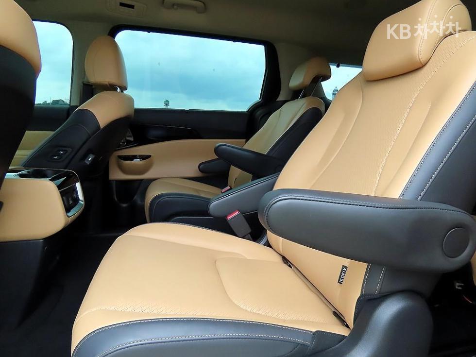 Kia Carnival — miniaturë 6