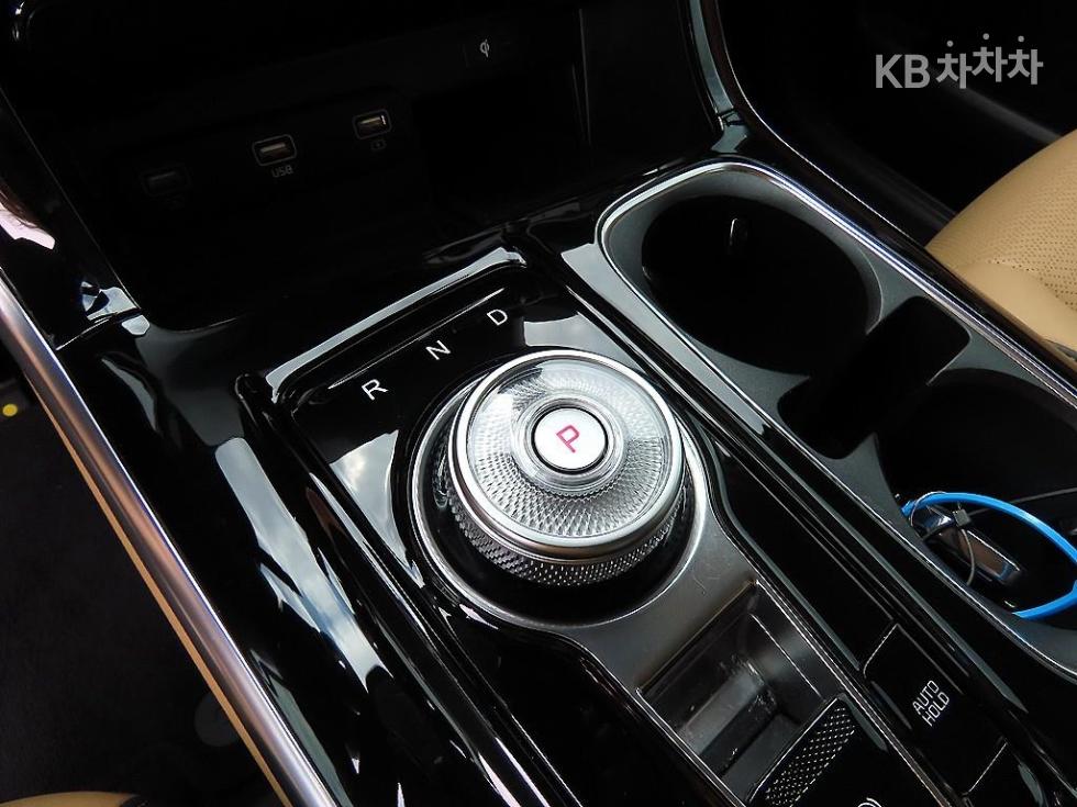 Kia Carnival — miniaturë 11