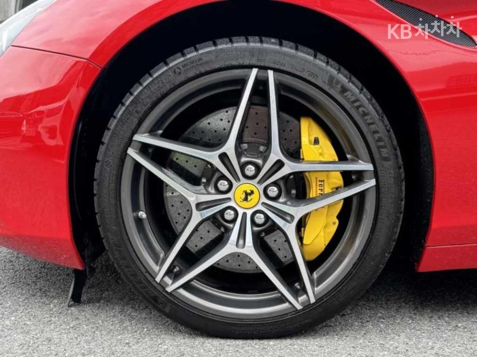 Ferrari California — miniaturë 7