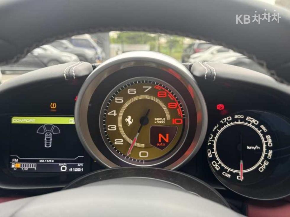 Ferrari California — miniaturë 9