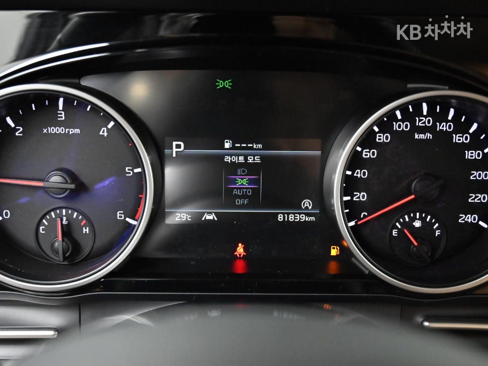 Kia Carnival — miniaturë 8