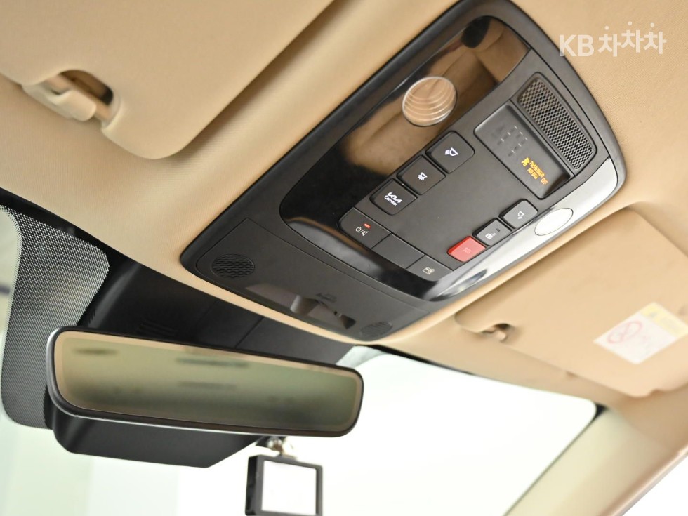 Kia Carnival — miniaturë 18
