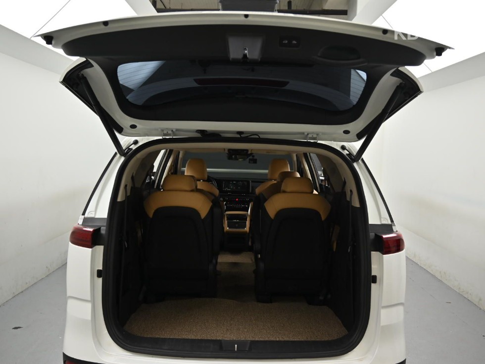 Kia Carnival — miniaturë 19