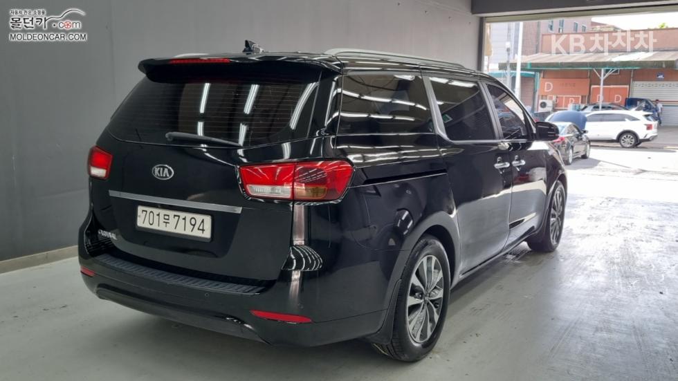 Kia Carnival — miniaturë 2