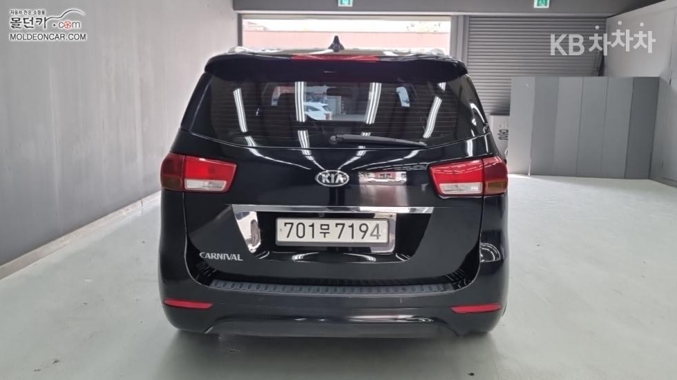 Kia Carnival — miniaturë 4