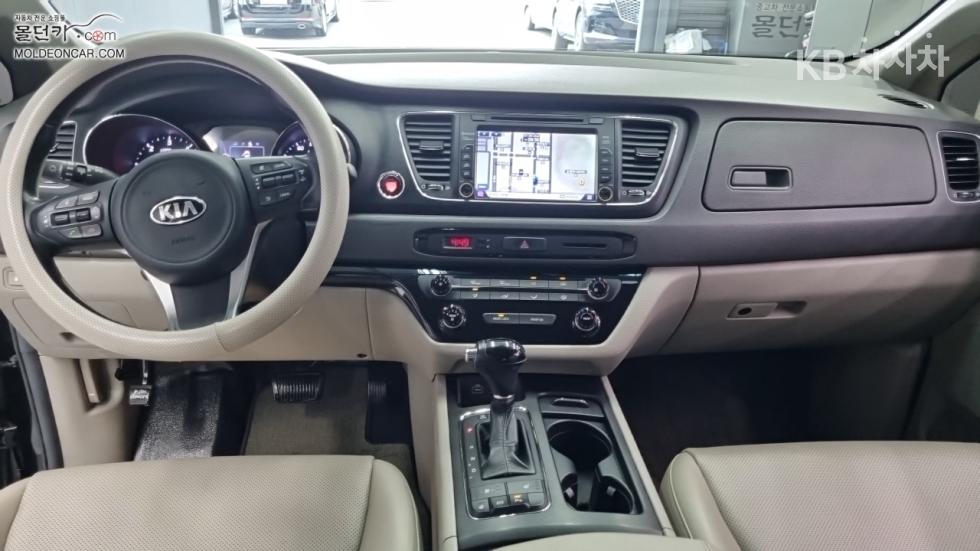 Kia Carnival — miniaturë 7