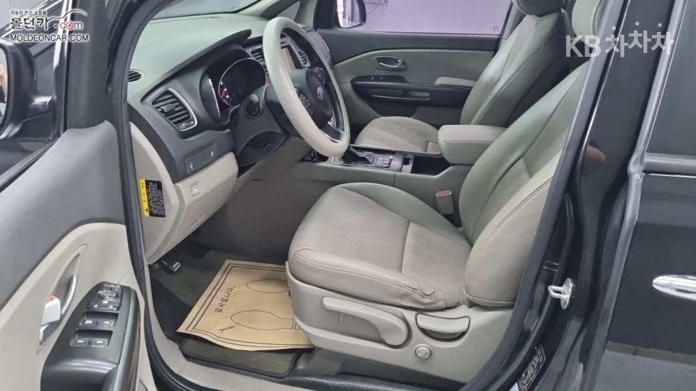 Kia Carnival — miniaturë 9