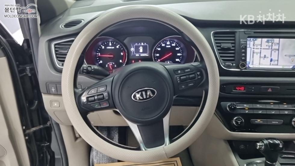 Kia Carnival — miniaturë 11