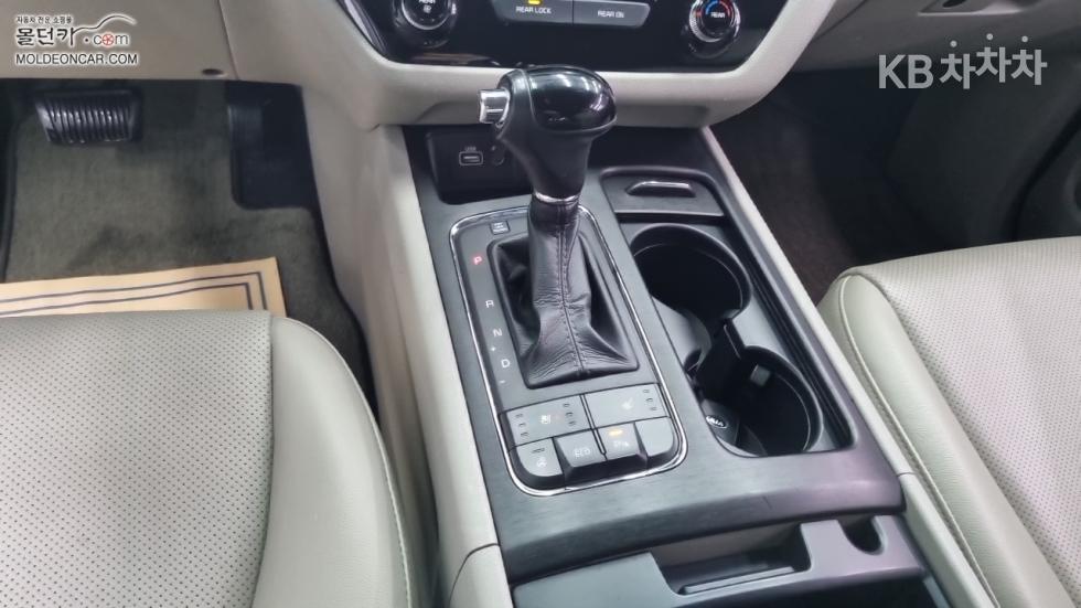 Kia Carnival — miniaturë 14