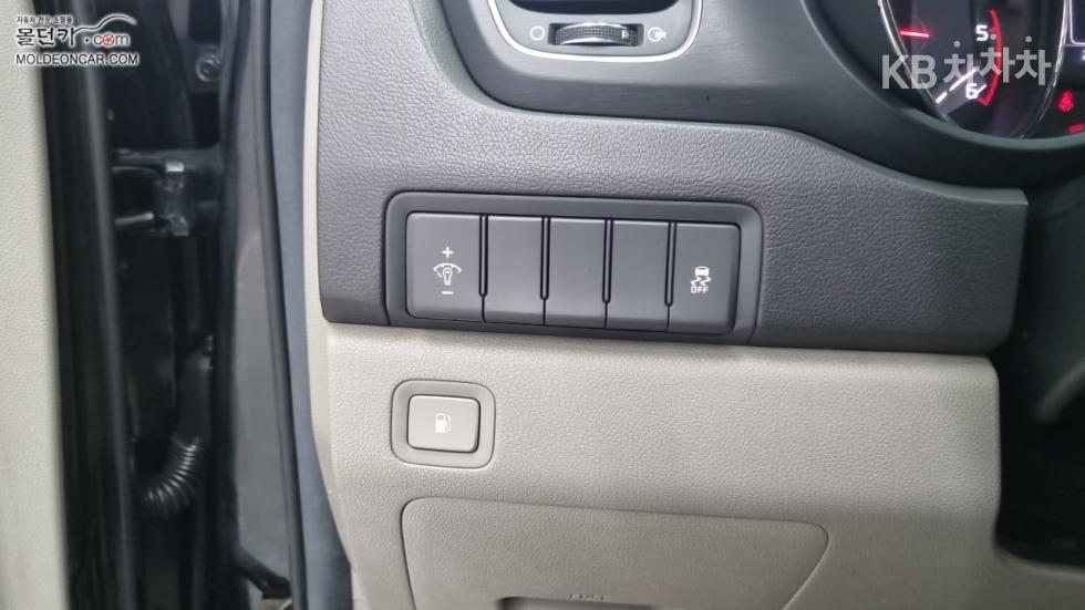Kia Carnival — miniaturë 16