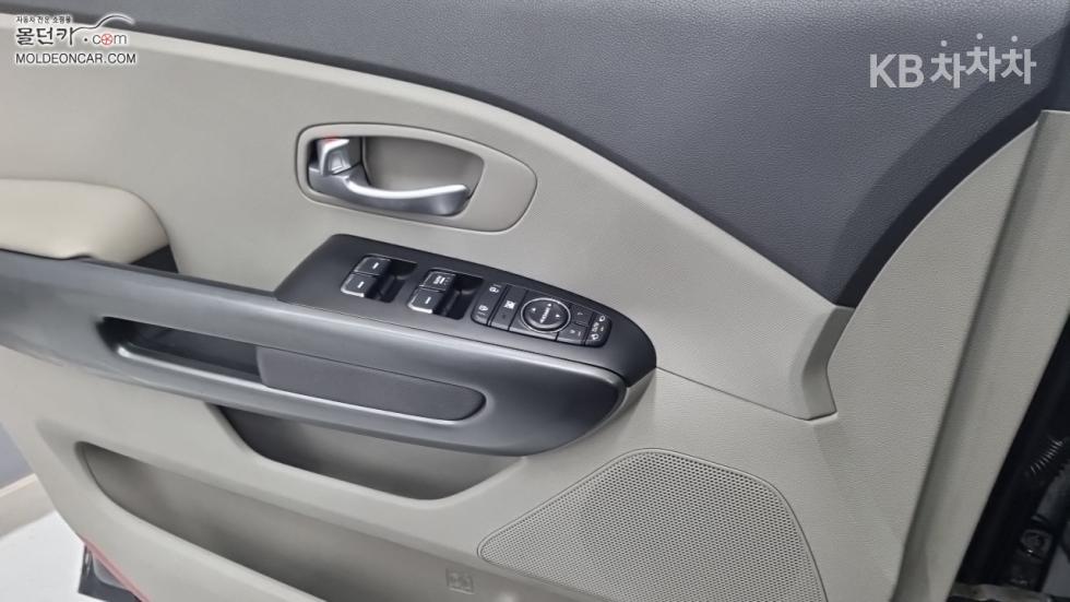 Kia Carnival — miniaturë 17