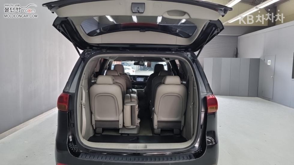 Kia Carnival — miniaturë 18