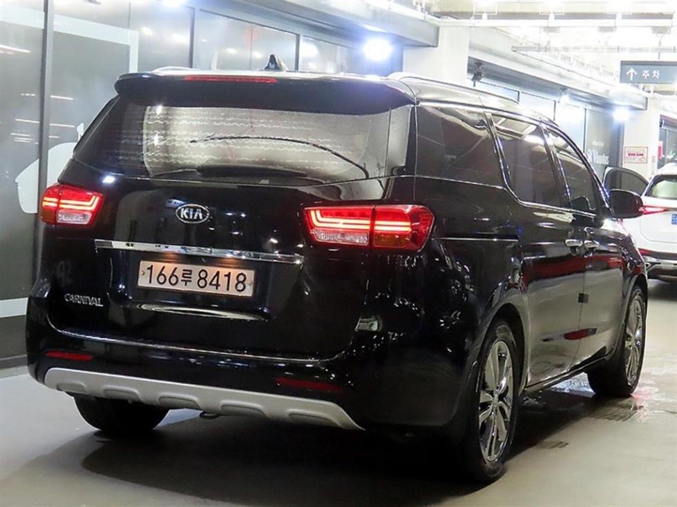 Kia Carnival — miniaturë 4