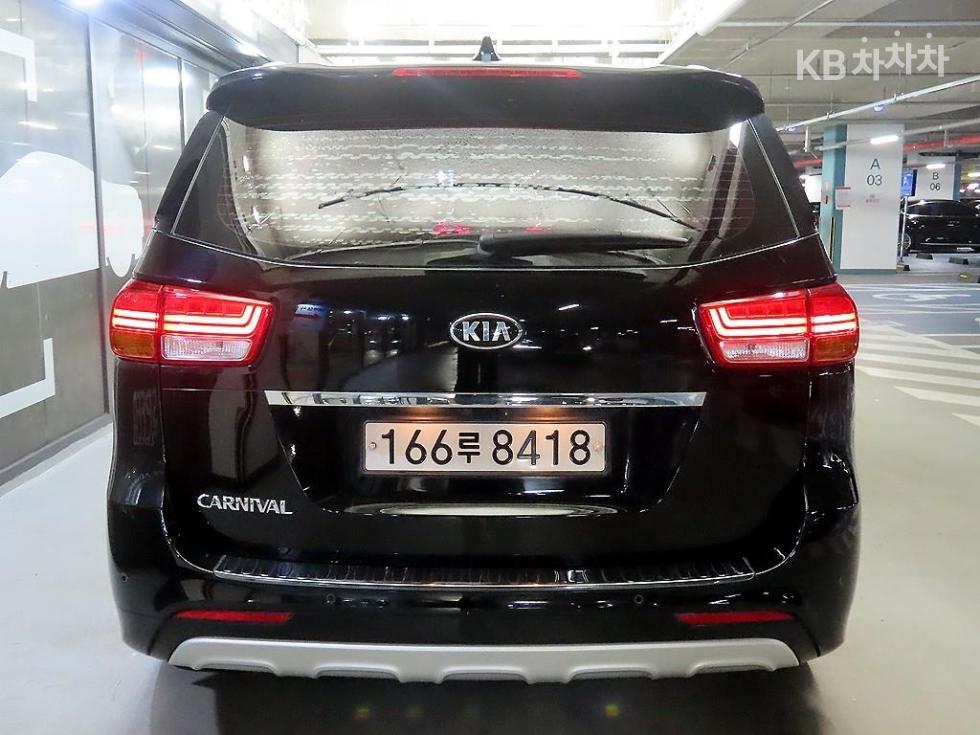 Kia Carnival — miniaturë 5