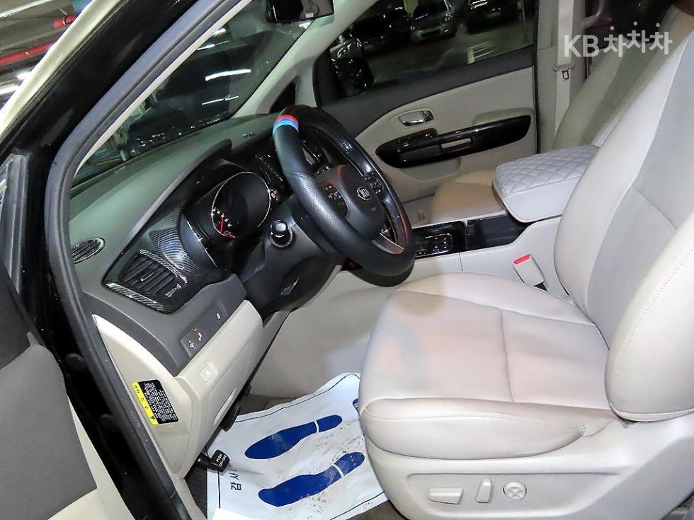 Kia Carnival — miniaturë 6