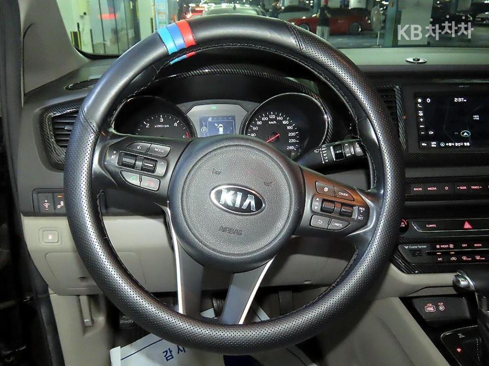 Kia Carnival — miniaturë 8