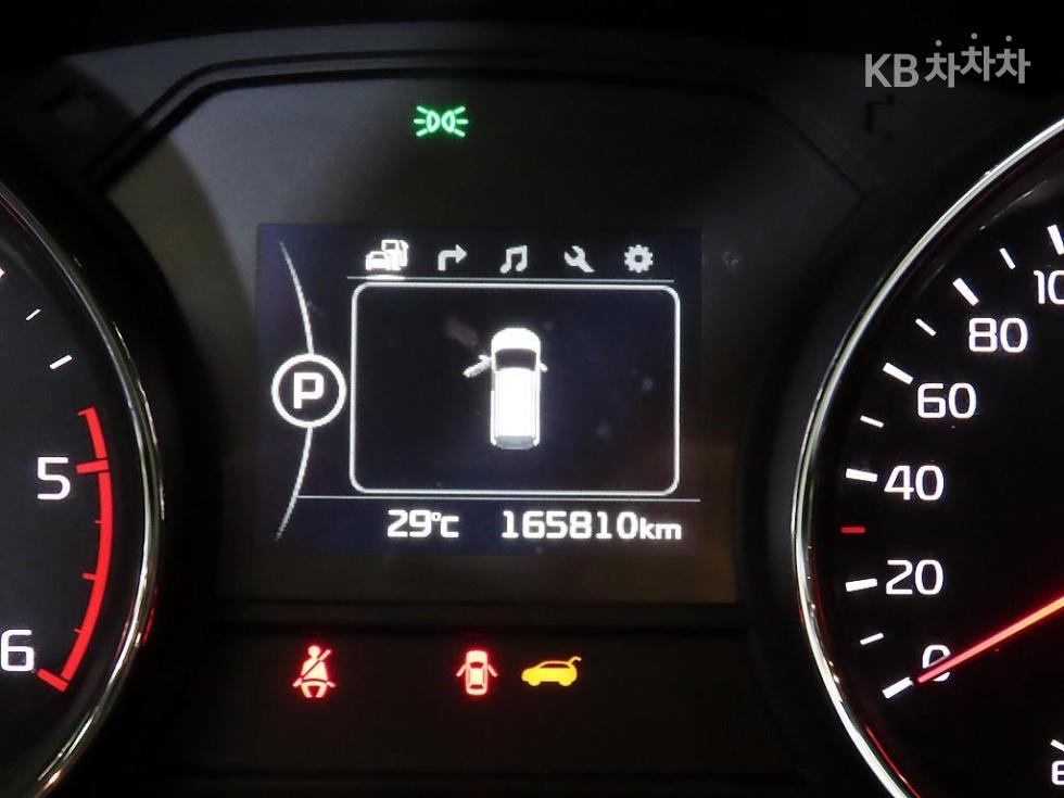 Kia Carnival — miniaturë 9