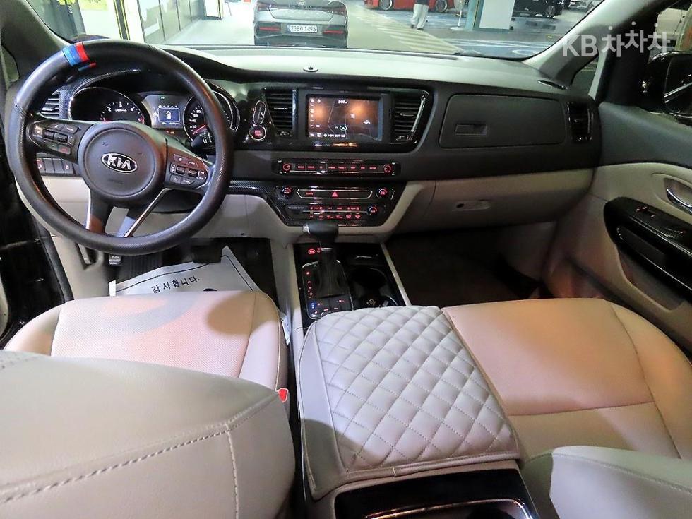 Kia Carnival — miniaturë 10