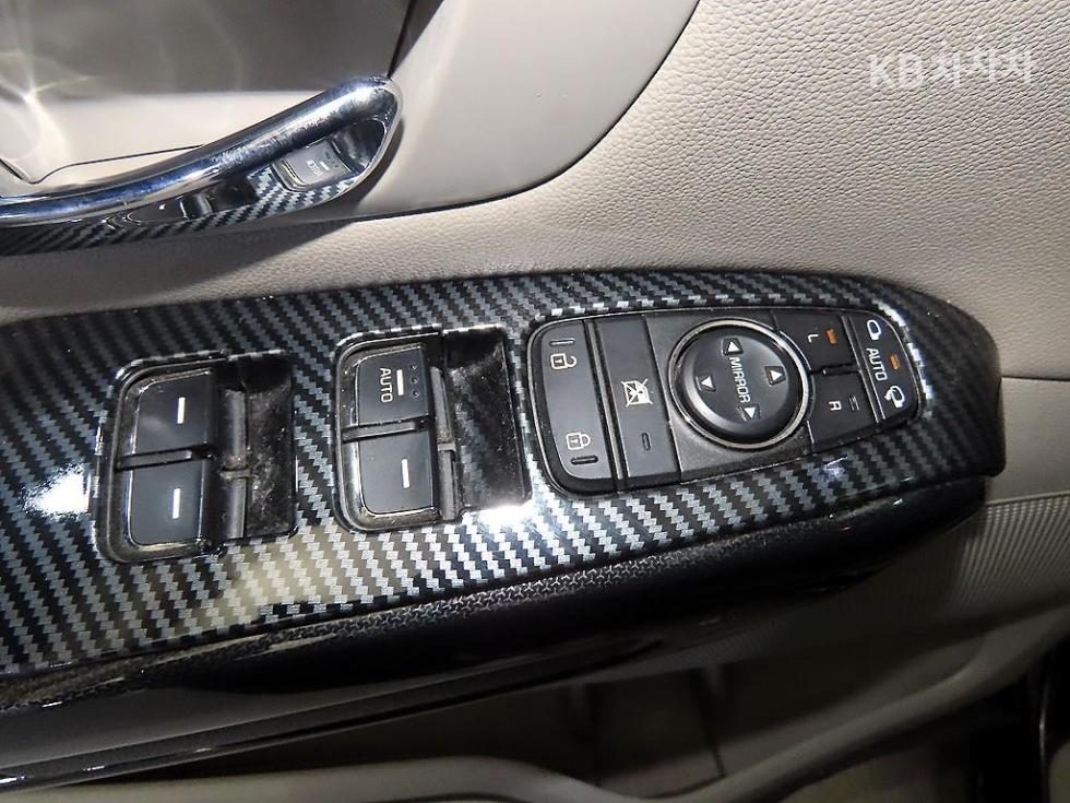 Kia Carnival — miniaturë 13