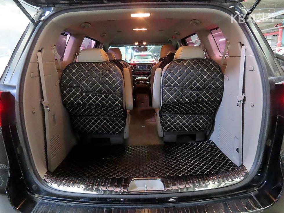 Kia Carnival — miniaturë 17
