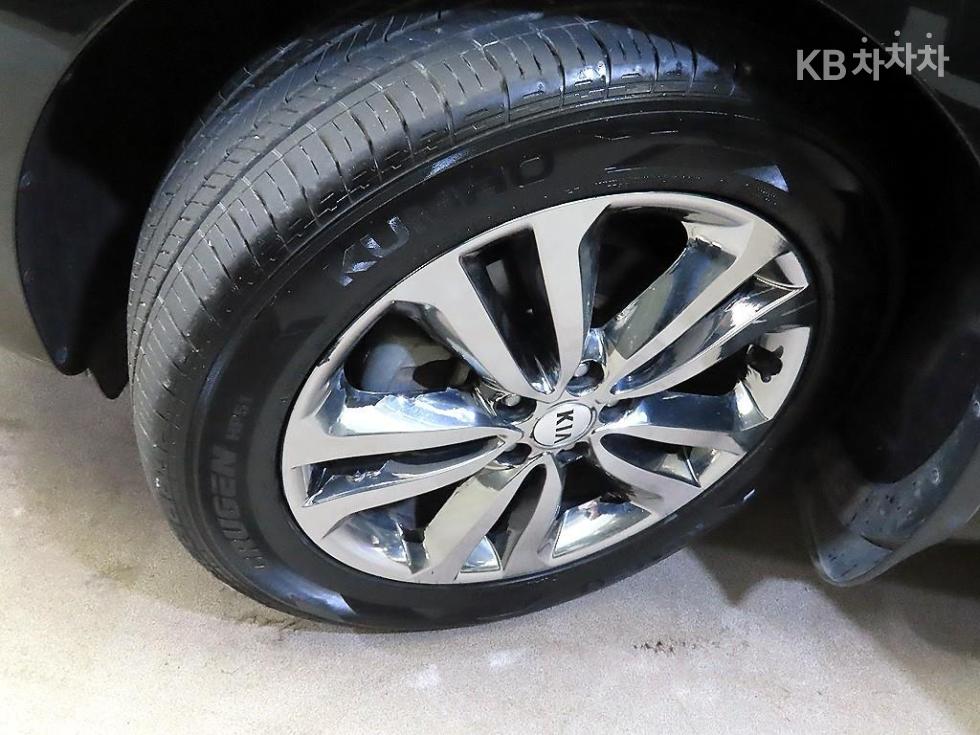 Kia Carnival — miniaturë 20