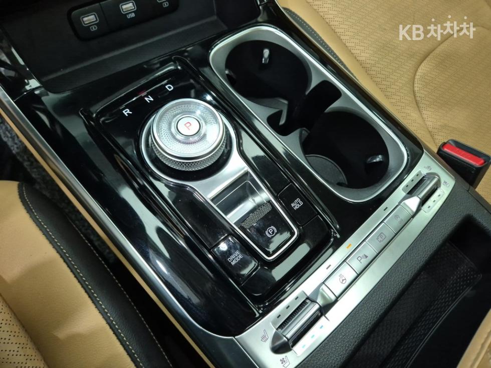 Kia Carnival — miniaturë 8