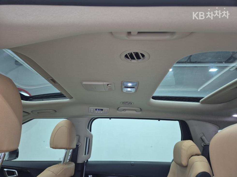 Kia Carnival — miniaturë 13