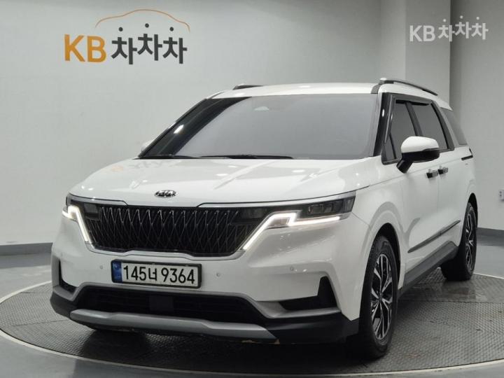 Kia Carnival 9-Seater Gasoline — foto 1