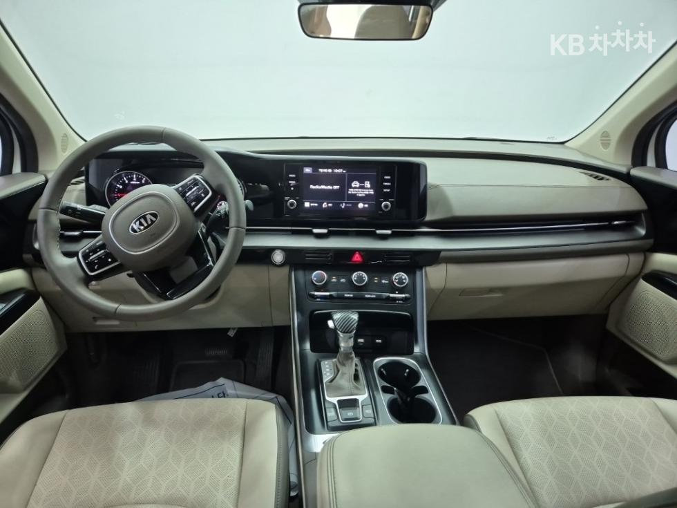 Kia Carnival — miniaturë 7