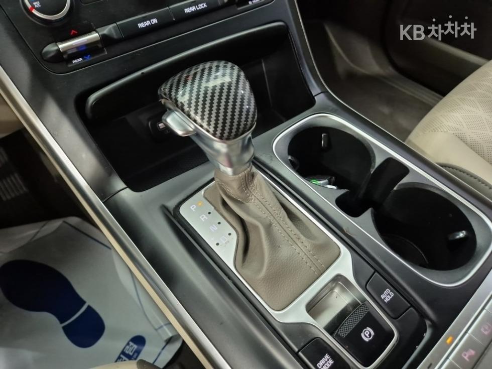 Kia Carnival — miniaturë 8