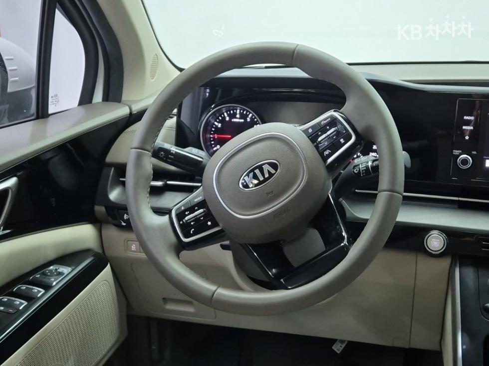 Kia Carnival — miniaturë 9