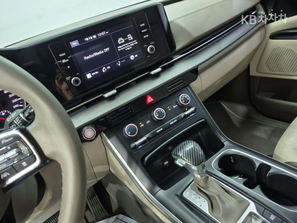 Kia Carnival — miniaturë 10
